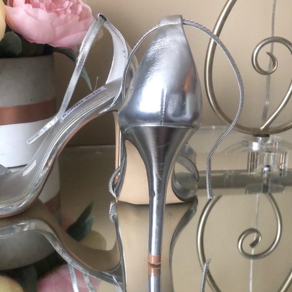 STEVE MADDEN rhinestone silver heels - Picture 3 of 7